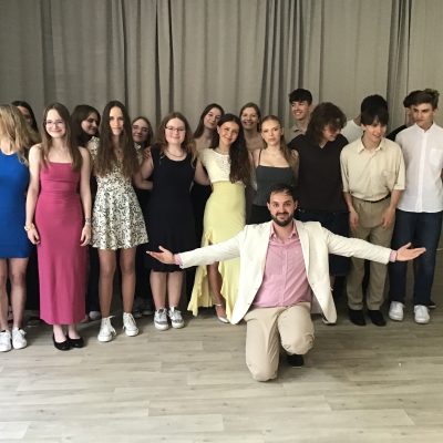 Přišel nám zazpívat pěvecký soubor gymnázia